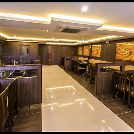 Plaza Hotel Trichy Tiruchirappalli Bagian luar foto