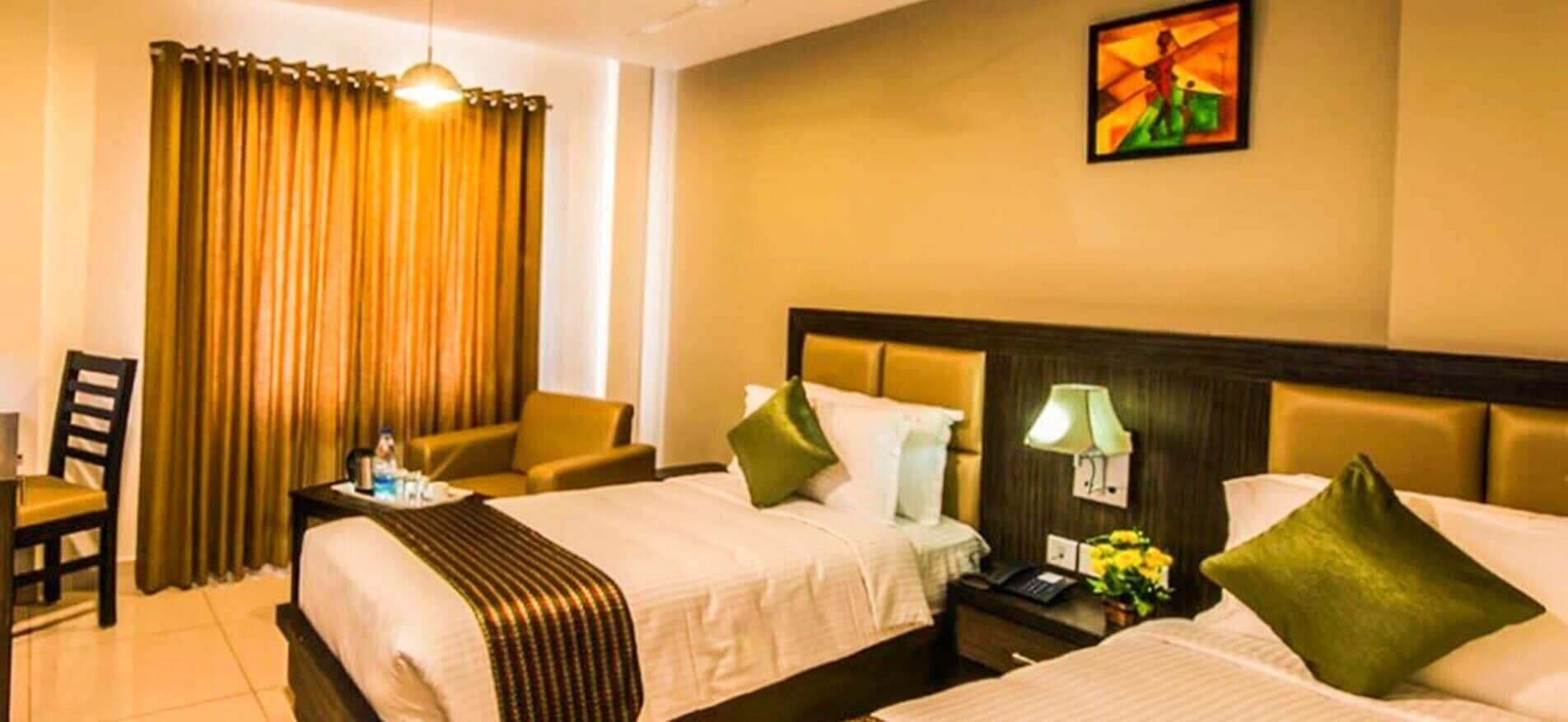 Plaza Hotel Trichy Tiruchirappalli Bagian luar foto