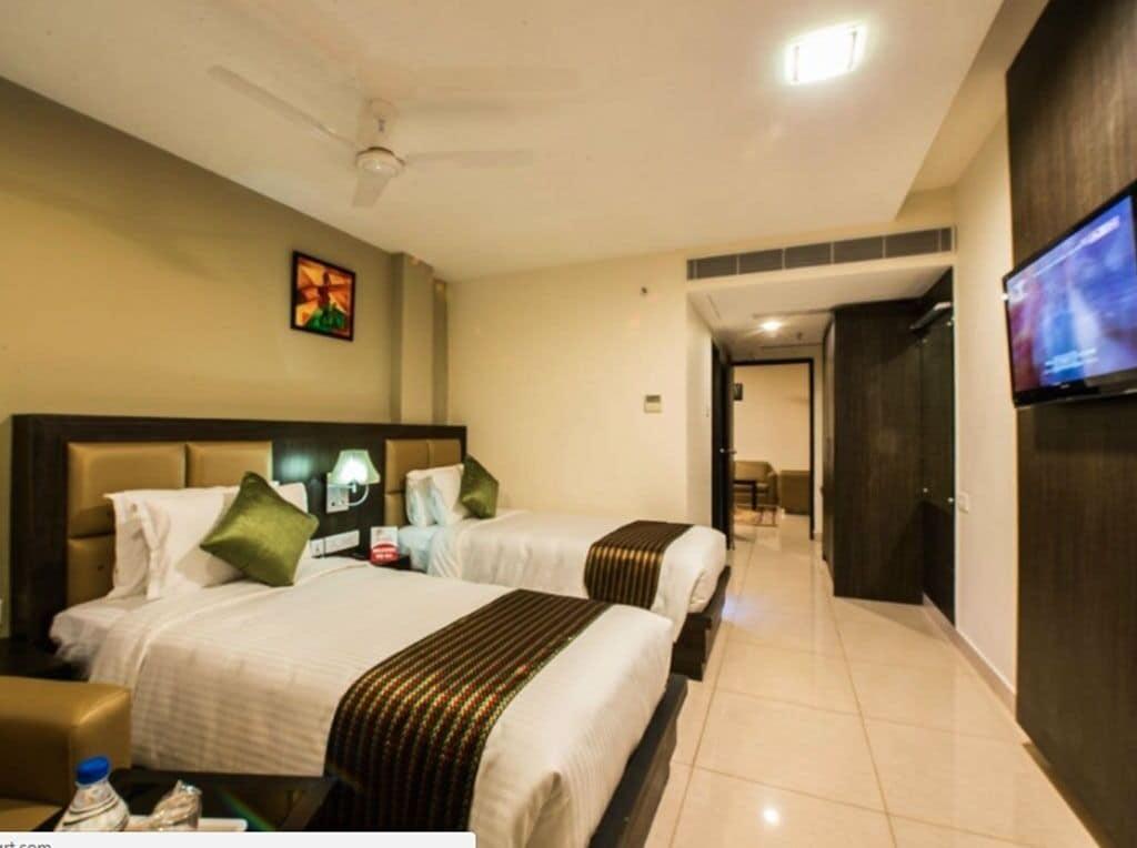 Plaza Hotel Trichy Tiruchirappalli Bagian luar foto