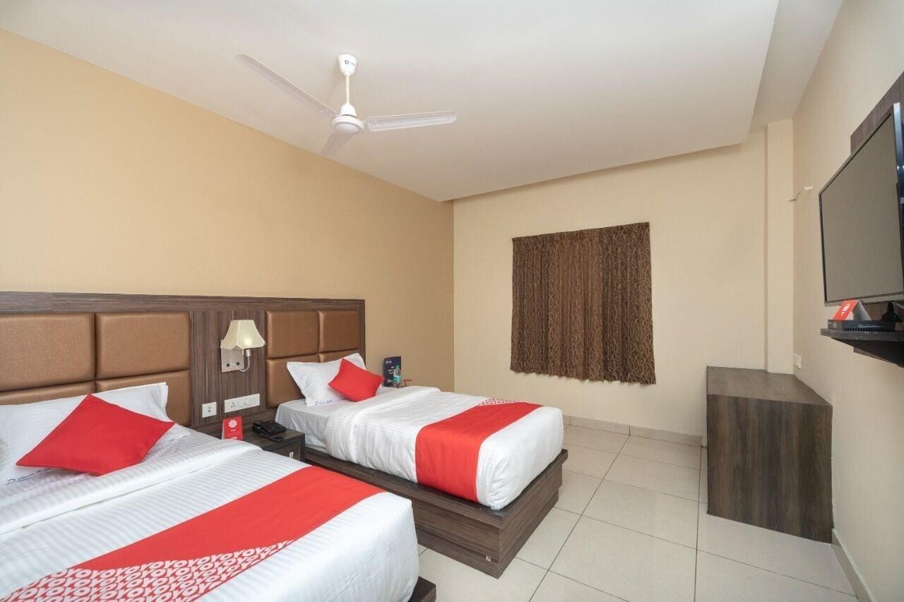 Plaza Hotel Trichy Tiruchirappalli Bagian luar foto