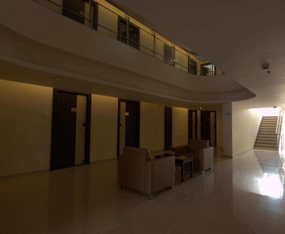 Plaza Hotel Trichy Tiruchirappalli Bagian luar foto