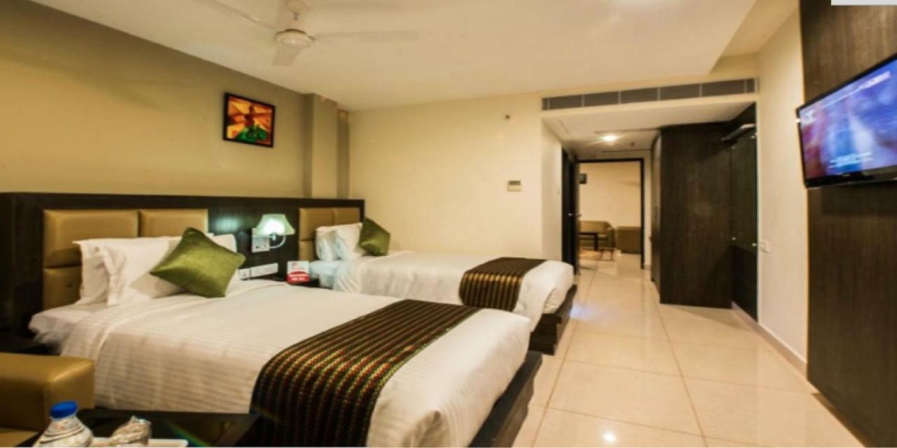 Plaza Hotel Trichy Tiruchirappalli Bagian luar foto