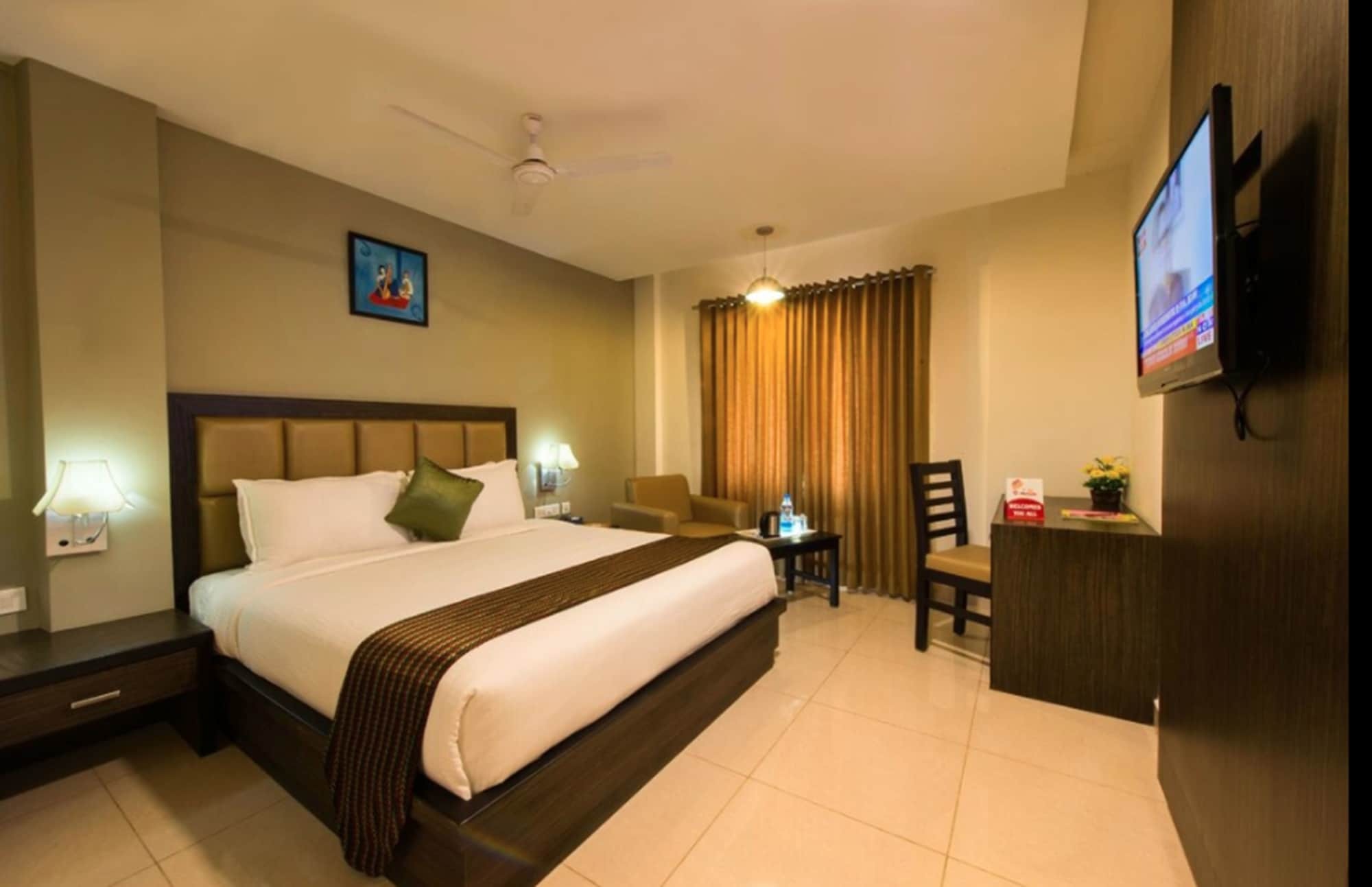 Plaza Hotel Trichy Tiruchirappalli Bagian luar foto